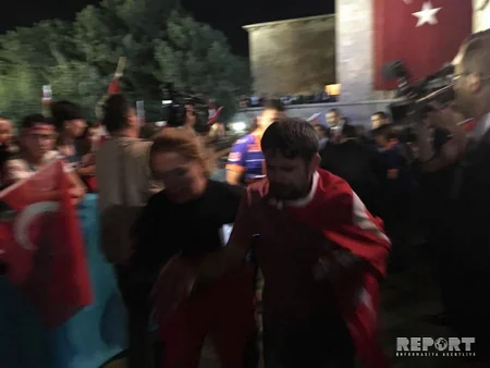 Türkiyədə 15 İyul hadisəsinin ildönümü münasibətilə keçirilən mitinqdə 6 nəfər yaralanıb - FOTO