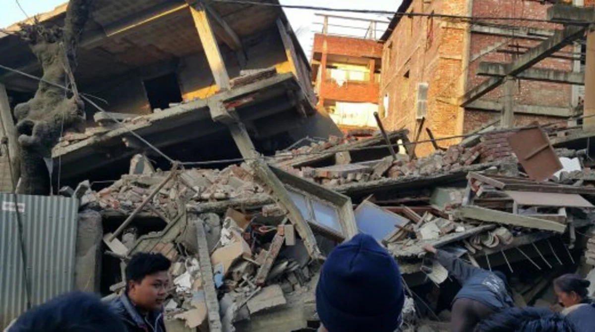 9 killed in building collapse in northeast Pakistan