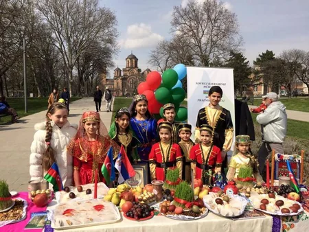 Serbiyanın tanınmış ifaçıları Belqradda keçirilən Novruz şənliyində Azərbaycan mahnıları ifa ediblər - VİDEO