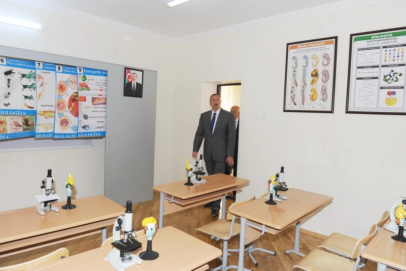 Президент Азербайджана ознакомился с состоянием школы №54 после ремонта