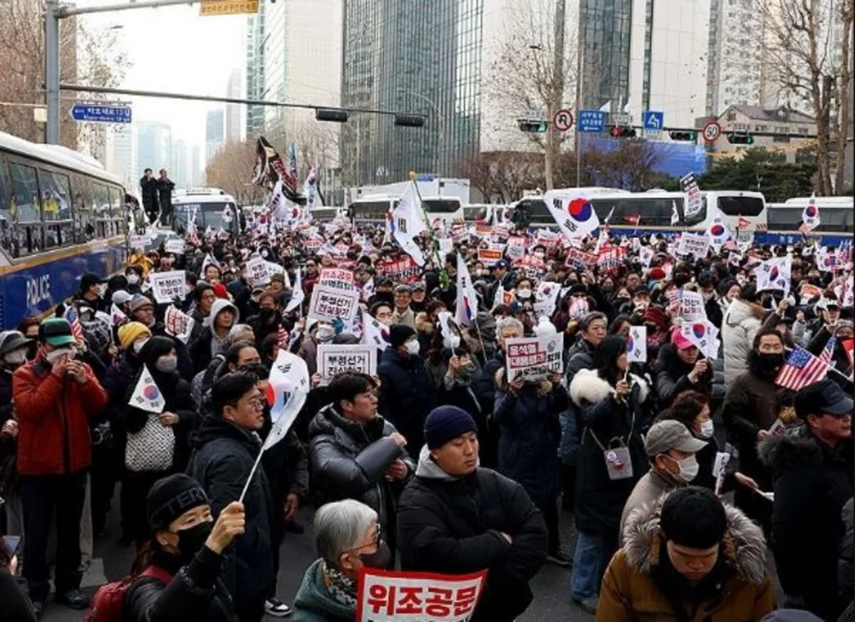 В Южной Корее число задержанных на митинге в поддержку президента возросло до 40 человек