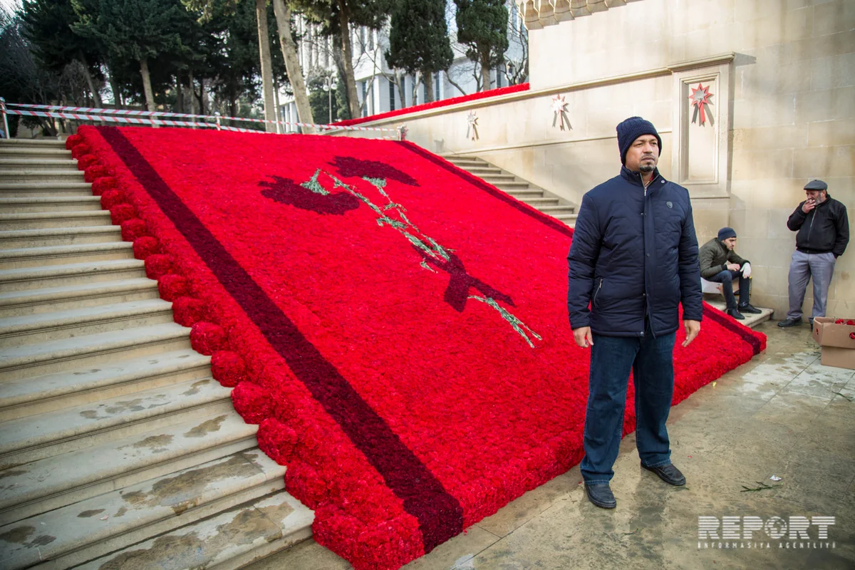 Bakı şəhidlərini anmağa hazırlaşır - FOTOREPORTAJ