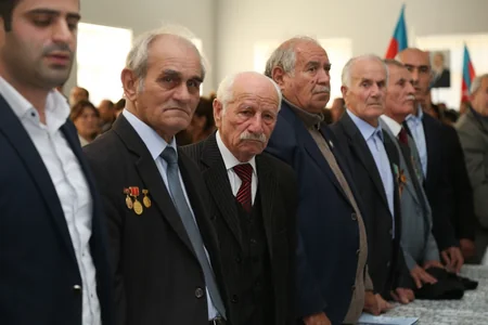 ​Deputatlığa namizəd Rövnəq Abdullayev Bakının Keşlə qəsəbəsində seçicilərlə görüşüb