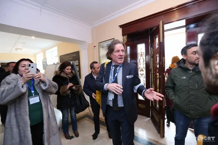 Azərbaycan xalqı səs verir - FOTOREPORTAJ