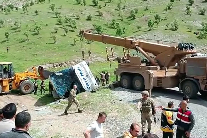 Bus carrying military overturns in Türkiye