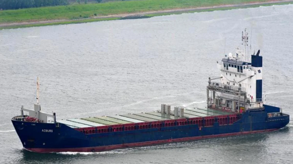 Civilian ship under flag of Dominican Republic shelled by Russian troops and sinking