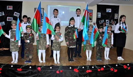 Məktəblərdə Ümumxalq Hüzn Günü ilə bağlı silsilə tədbirlər keçirilib