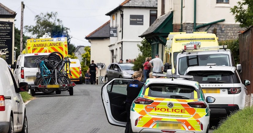 Böyük Britaniyada məktəb avtobusu aşıb: bir uşaq ölüb, yaralılar var