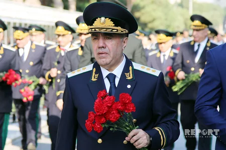 Prokurorluq işçiləri Fəxri və Şəhidlər xiyabanlarını ziyarət ediblər