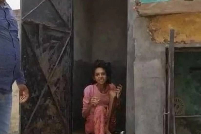 Мужчина на полтора года запер жену в туалете