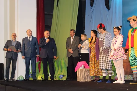 Gənc Tamaşaçılar Teatrının yaradıcı heyəti qastrol səfərindən qayıdıb