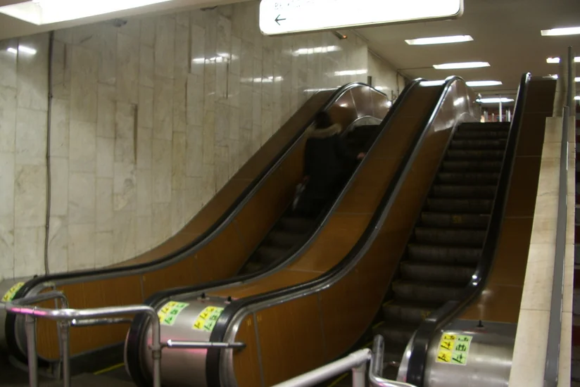 Həzi Aslanov metro stansiyasında eskalator təmirə dayandırılır