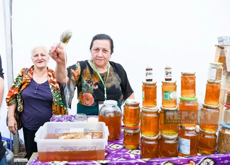 Bakıda alıcı gözləyən bal yarmarkasından - REPORTAJ