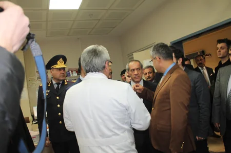 Azərbaycanın hökumət rəsmiləri İğdırdakı qəzada yaralanan ölkə vətəndaşlarını ziyarət ediblər