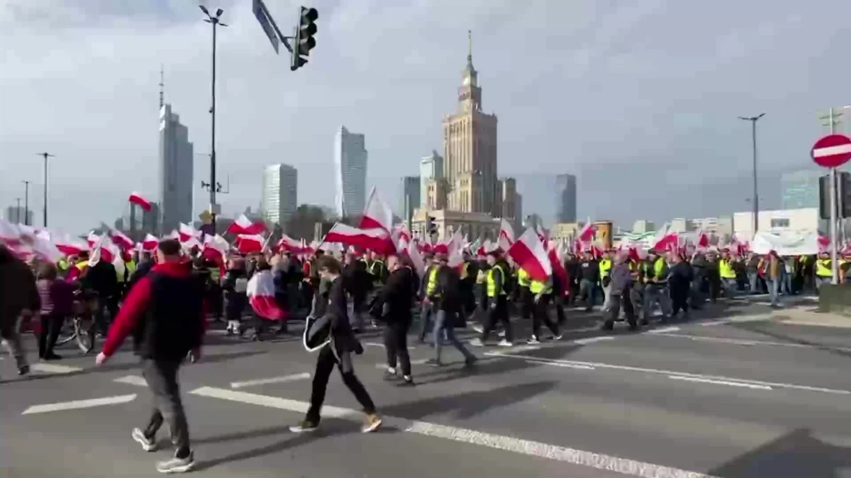 Фермеры из Польши и других стран ЕС начали демонстрацию в Варшаве