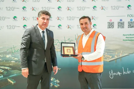 Özbəkistan rəsmisi : Bakı Limanı Azərbaycanla regional əməkdaşlıq üçün əsas rol oynayır