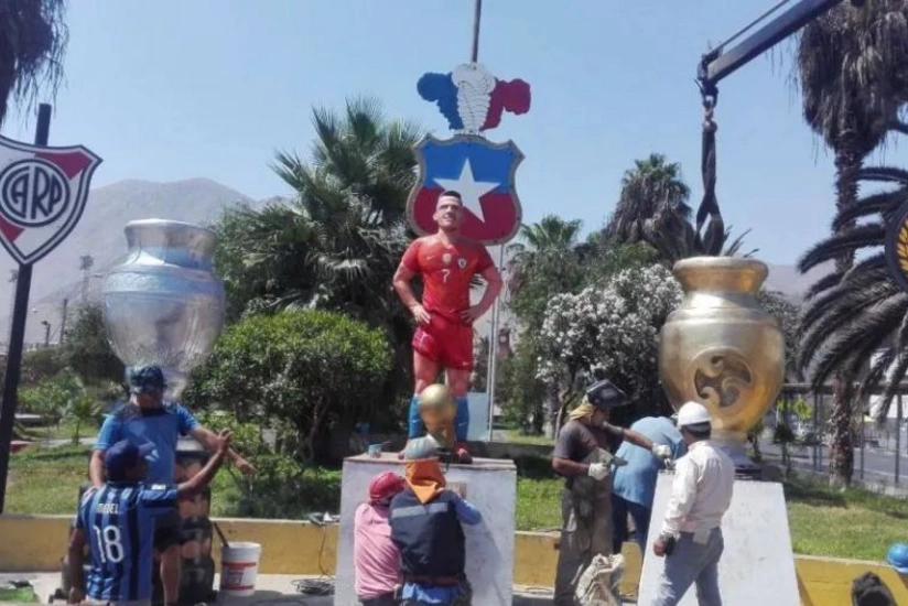 Daha bir tanınmış futbolçunun heykəlinə hücum olub