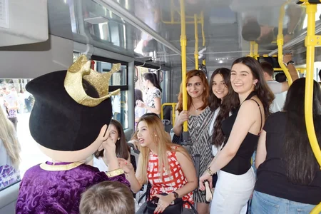 Baku launches chess bus