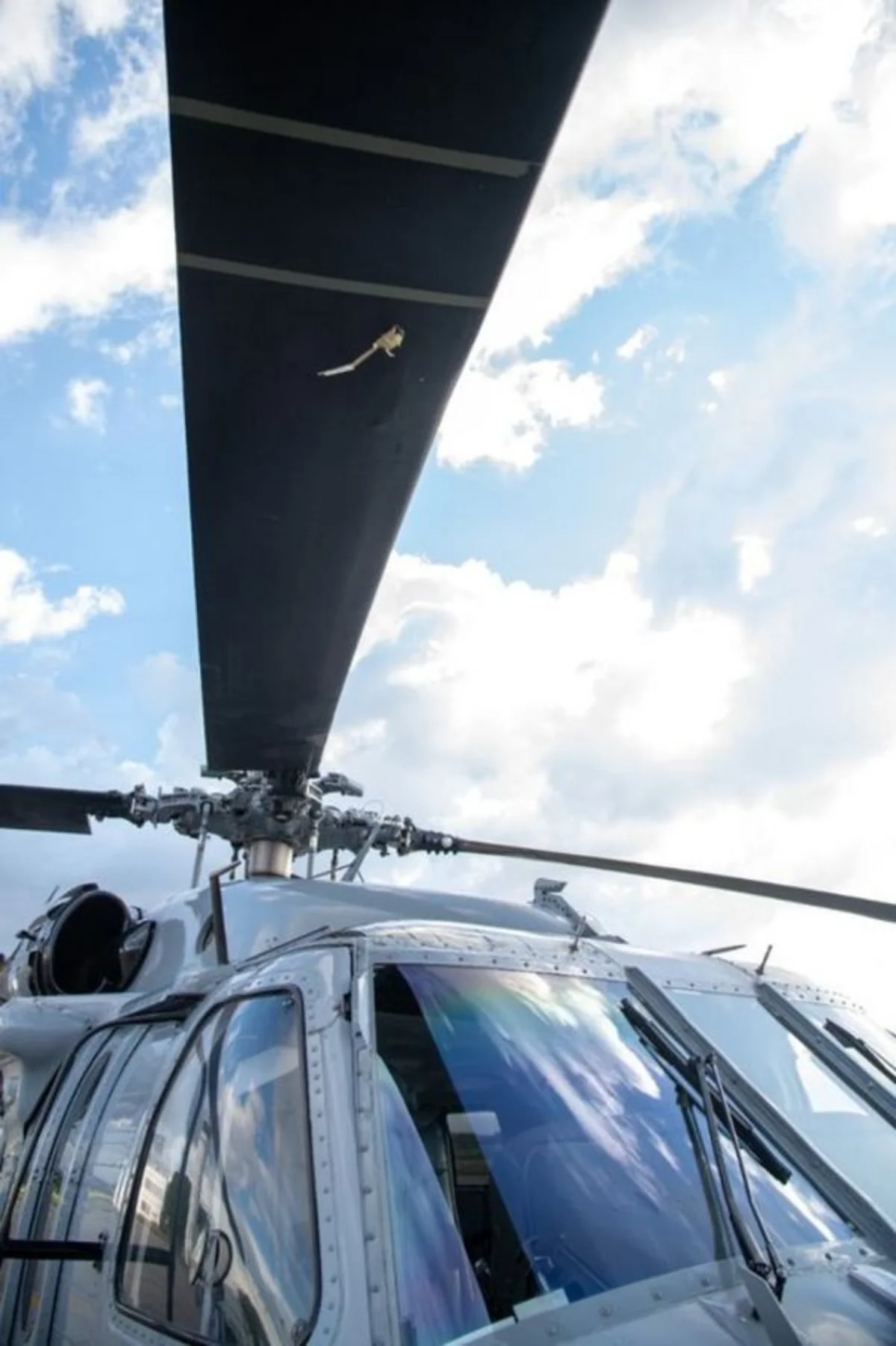 Kolumbiya prezidenti və nazirlərinin olduğu helikopter atəşə tutulub