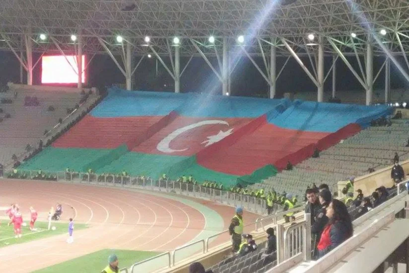 ​Mərkəzi Arenada 70 metr uzunluğunda bayraq açılıb - FOTO