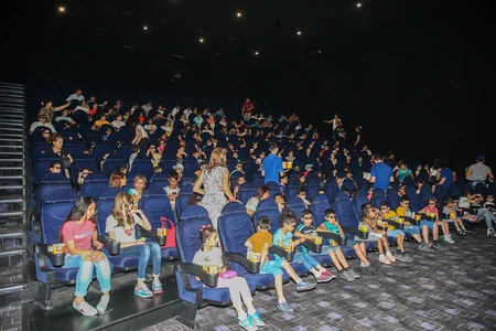 В кинотеатре CinemaPlus Ganjlik Mall была организована развлекательная программа для детей c участием Лейлы Алиевой