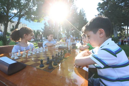 Heydər Əliyev Mərkəzinin parkında şahmat turniri keçirilib - FOTO