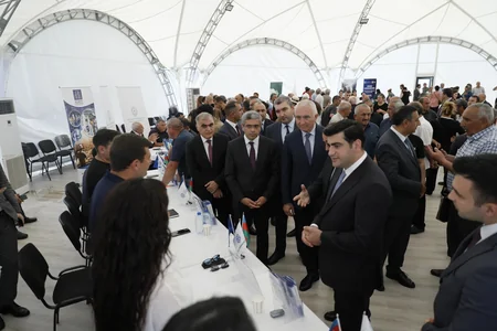Laçında əmək yarmarkası keçirilib, 335 vakansiya təqdim edilib