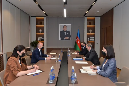 Ceyhun Bayramov Serbiya səfirinin etimadnaməsinin surətini qəbul edib
