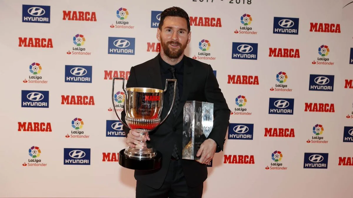 Lionel Messi mövsümün ən yaxşı oyunçusu mükafatını alıb - VİDEO