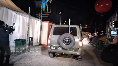 Еще два автомобиля российских миротворцев беспрепятственно проехали по дороге Хакенди-Лачын