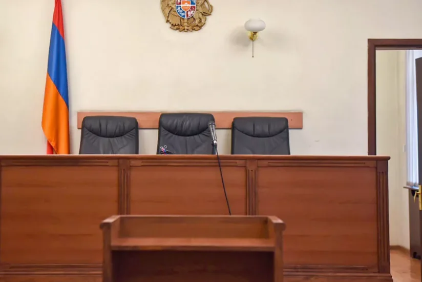 Yerevan məhkəməsi Paşinyanın əleyhdarlarını həbsdən azad edib