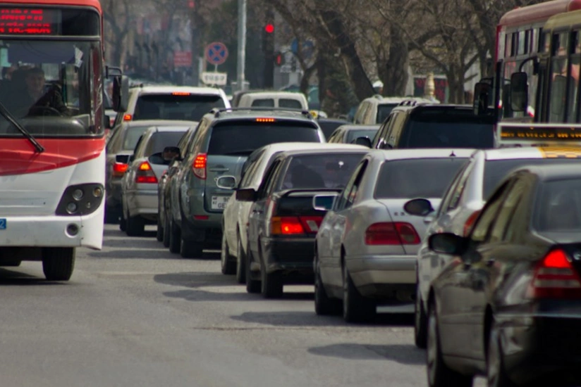Bakıda ağır yol-nəqliyyat hadisəsi baş verib, tıxac yaranıb