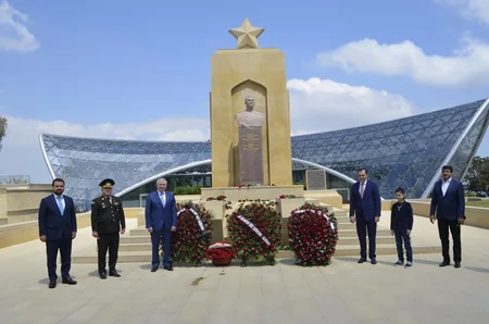 Defense Ministry officers honor memory of Great Patriotic War heroes