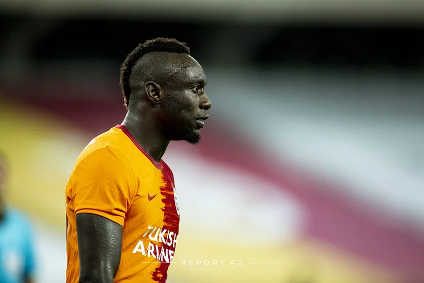 Qalatasarayın qolçusu Neftçi ilə oyundan danışdı