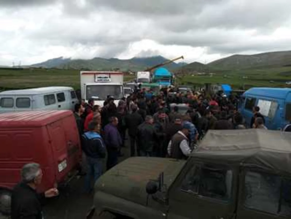 Армянские фермеры провели акцию протеста