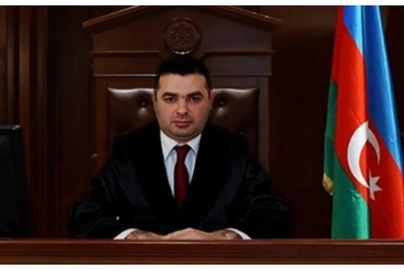 Bakıda arvadını öldürən hakimin məhkəməsi başlayıb