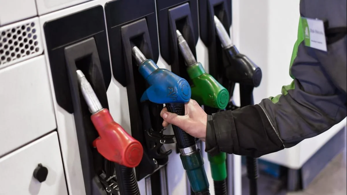 Azərbaycan 4 ayda “Premium Euro-95” benzininin idxalını 1,7 dəfə artırıb