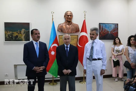 Türkiyənin Gəncədəki Baş Konsulluğunda tanınmış azərbaycanlı rəssamın fərdi sərgisi keçirilir - FOTO
