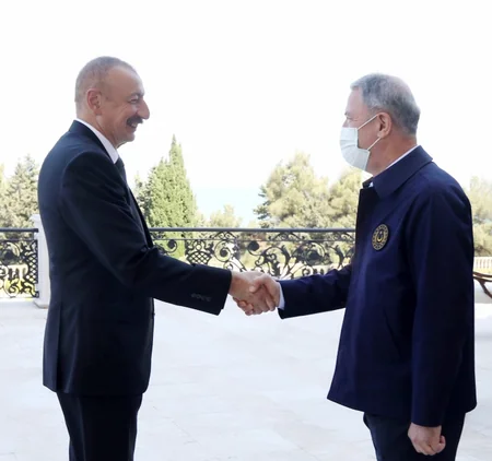 İlham Əliyev Türkiyənin Milli Müdafiə nazirini qəbul edib