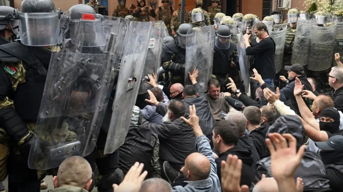 Kosovoda toqquşmalarda xəsarət alanların sayı 75 nəfərə çatıb