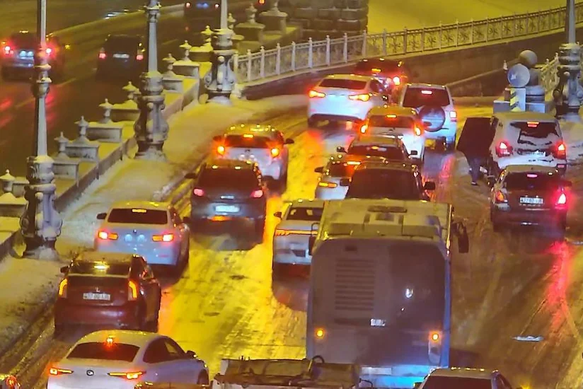 Bakıda yol qəzaları sıxlığa səbəb olub – SİYAHI