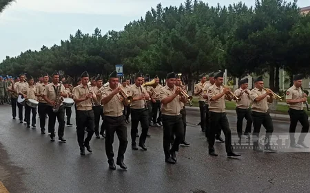 Sumqayıtda hərbçilərin təntənəli yürüşü keçirilib