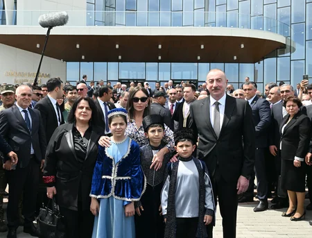 İlham Əliyev və Mehriban Əliyeva Ağdam Muğam Mərkəzinin açılışında iştirak ediblər - YENİLƏNİB-3