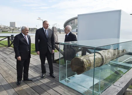 Prezident Bibiheybət mədəninin ərazisində dünyada sənaye üsulu ilə qazılmış ilk quyunun bərpadan sonrakı vəziyyəti ilə tanış olub - YENİLƏNİB-2