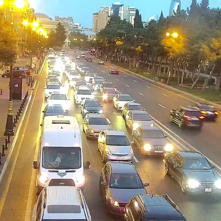 Bakının 22 yolunda tıxac var - SİYAHI