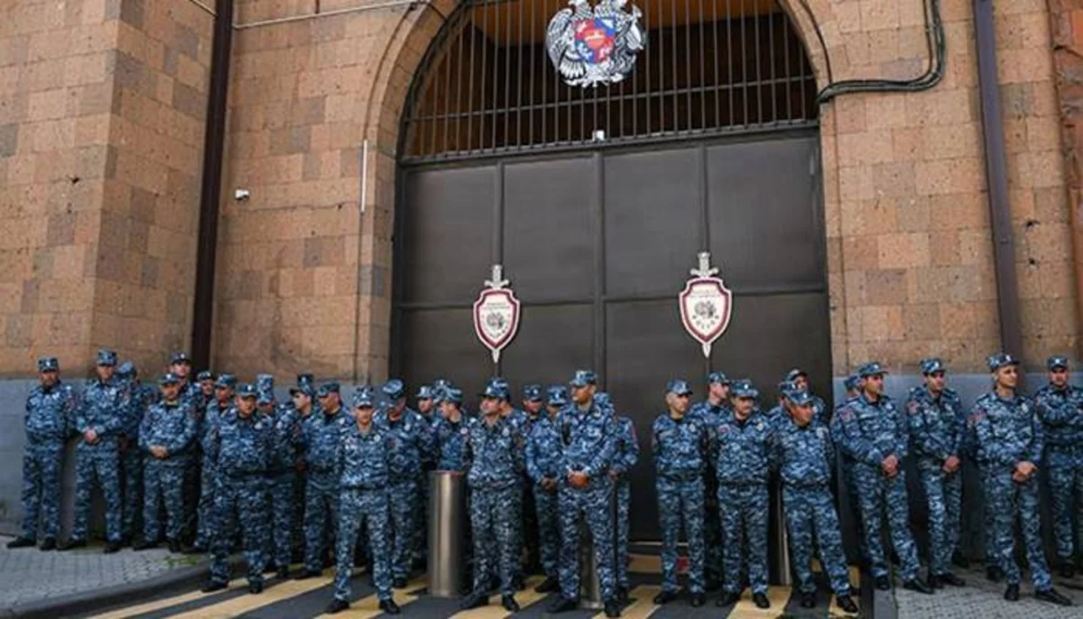 Полиция прибыла к зданию парламента Армении, где планируется митинг