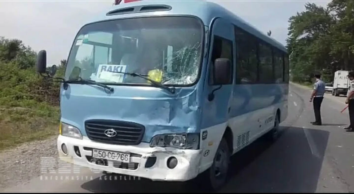 ​Xudat–Bakı marşrutu ilə hərəkət edən mikroavtobus qəzaya uğrayıb - FOTO