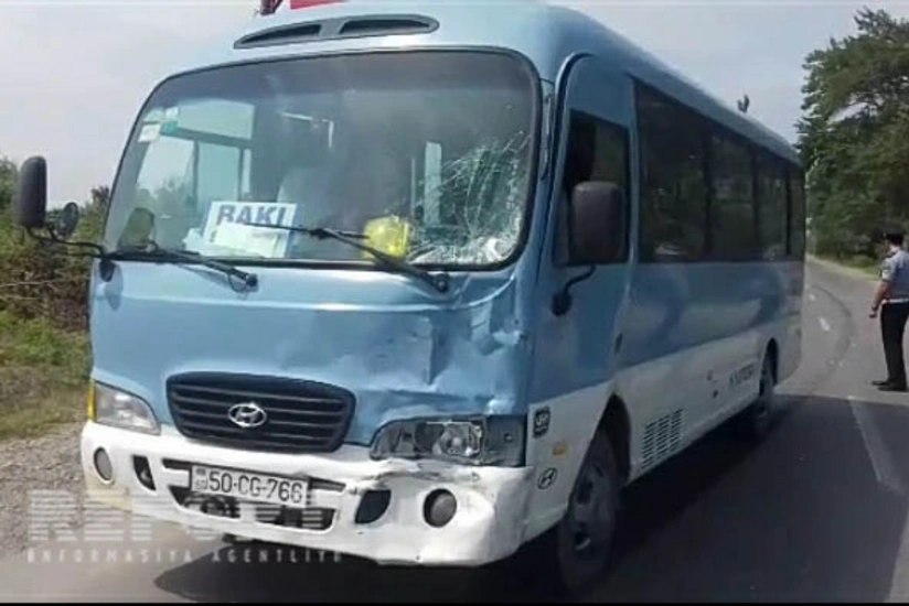 ​Xudat–Bakı marşrutu ilə hərəkət edən mikroavtobus qəzaya uğrayıb - FOTO