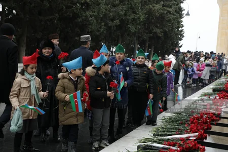 Milli qürur və and yeri - Şəhidlər xiyabanına axın başlayıb - FOTOREPORTAJ