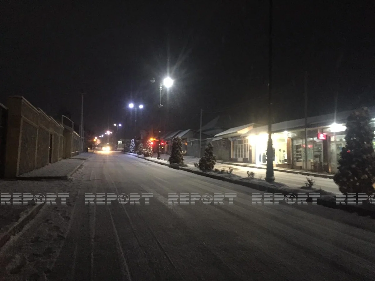 Qarlı hava Oğuzda nəqliyyatın işini çətinləşdirib